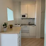 Excellent Location! Bright One-bedroom In The Heart Of شقة