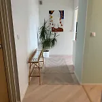 Excellent Location! Bright One-bedroom In The Heart Of Apartament *
