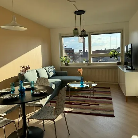 Excellent Location! Bright One-bedroom In The Heart Of 아파트