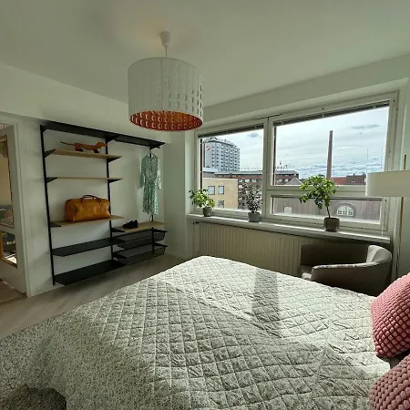 Excellent Location! Bright One-bedroom In The Heart Of 탐페레