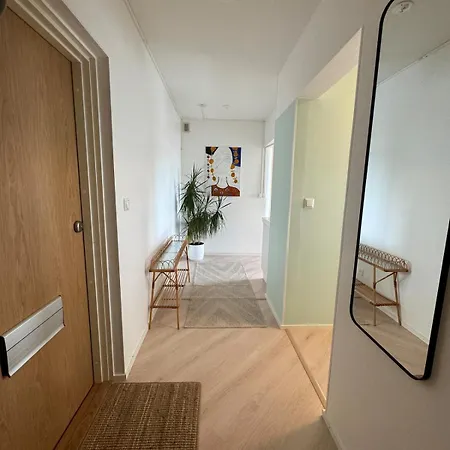 Excellent Location! Bright One-bedroom In The Heart Of *