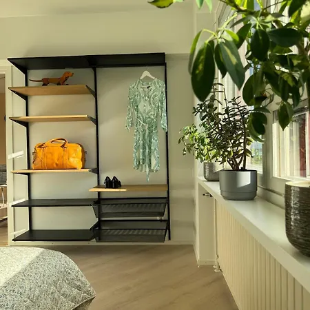 Excellent Location! Bright One-bedroom In The Heart Of *