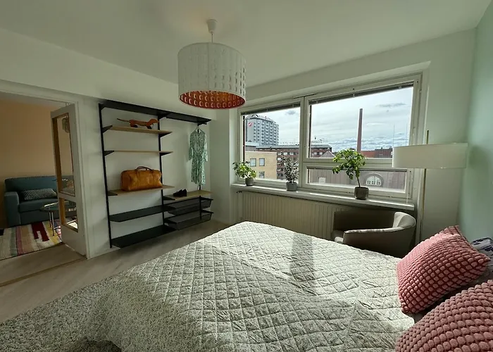 Excellent Location! Bright One-bedroom In The Heart Of 탐페레