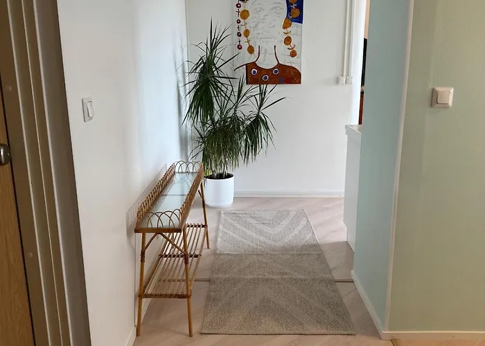 Excellent Location! Bright One-bedroom In The Heart Of 아파트 *